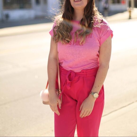 ✨HP✨”Today’s Outfit is Pink” Linen Slogan Tee✨ - Picture 7 of 9
